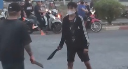 Điều tra nhóm thanh niên cầm hung khí rượt đuổi nhau gần KCN Sóng Thần