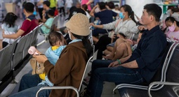 Nắng nóng cực đoan "tấn công" trẻ nhỏ