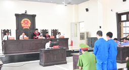 Cay cú vì bị cho là “nhìn đểu”, hai người chém đối phương lãnh 12 năm tù