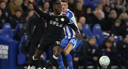 Chelsea thua sốc tại AMEX, chạm đáy khủng hoảng cuộc đua Ngoại hạng