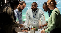 Bốn con giáp cần chú ý để vượt qua “khủng hoảng” nơi công sở