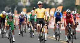 Cúp truyền hình: Tay đua Thanh Hóa thắng vòng hồ Xuân Hương