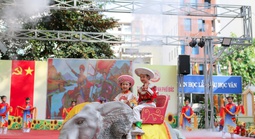 Hóa thân thành nhân vật lịch sử, học sinh lớp 1 "bùng nổ" với hành trình theo dấu chân anh hùng