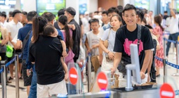 Giá vé máy bay tăng cao, khách bay dịp 30-4 vẫn tăng tới 15%