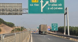 Đóng từng đoạn cao tốc Vũng Áng - Cam Lộ trong 5 ngày