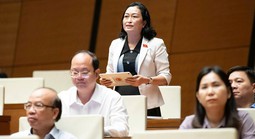 ĐB Trần Thị Hoa Ry: Phân cấp cho cấp dưới nhưng cấp trên vẫn quyết định; việc quá tải ở cấp cơ sở