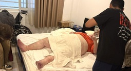 Du khách nặng gần 300 kg mắc kẹt trong nhà vệ sinh ở Đà Nẵng