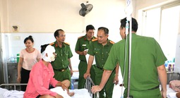 Nổ thùng phuy Acetol, 2 cảnh sát TPHCM bị bỏng khi chữa cháy