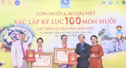 100 món muối độc đáo cùng áo dài Việt được vinh danh
