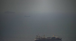 Bất chấp lệnh phong tỏa của Mỹ, Iran lần đầu thu được tiền từ Hormuz