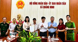 Trao giấy khai sinh cho "liệt sĩ" trở về sau 45 năm lưu lạc