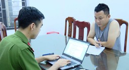 Khởi tố đối tượng khai thác trái phép tài nguyên, thu giữ nhiều ô tô và máy xúc