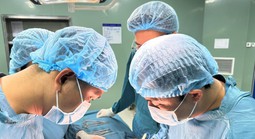 Búi tóc "khủng" trong dạ dày bệnh nhi 7 tuổi