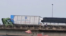 Tai nạn liên hoàn 4 ô tô trên Quốc lộ 1 qua Gia Lai, giao thông tê liệt nhiều giờ