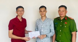 Phát hiện gần 57 triệu đồng “bỏ quên” tại trụ ATM, chàng trai giao nộp công an