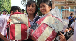 Ấm áp “Hoa Nhân ái 2026” nơi biên giới