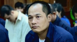 Phía sau xe gian là nước mắt người nghèo