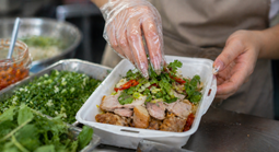 Đề xuất phạt 2-4 triệu nếu để móng tay dài, đeo trang sức bán đồ ăn