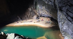 Phát hiện 5 rìu đá 8.000 năm tuổi bên trong hang động ở Phong Nha - Kẻ Bàng