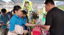 Tháng Công nhân: Người lao động hạnh phúc khi được chăm lo, tặng bếp ấm