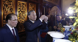 Tổng Bí thư, Chủ tịch nước Tô Lâm dâng hương 
tưởng niệm các vua Hùng