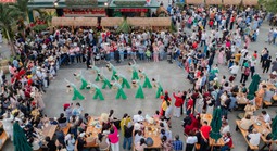 Hàng ngàn người đổ xô lên Núi Bà Đen trong ngày 26-4, không khí lễ hội đang sôi động 