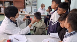 Công đoàn phối hợp chăm sóc sức khỏe cho người dân xã Đặng Thùy Trâm