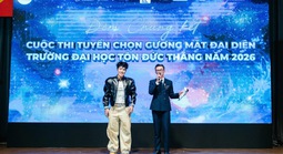 Ca sĩ Felix Tiến Quang khuấy động sân khấu trường Đại học Tôn Đức Thắng