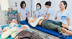 Dùng bình ga thui thịt chó, 2 người bỏng nặng
