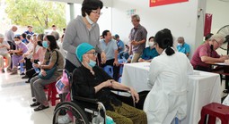 Điểm tựa an sinh cho công nhân - lao động: Nâng cao sức khỏe cộng đồng