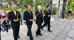 Lãnh đạo TPHCM viếng Nghĩa trang Liệt sĩ Bình Dương và Bà Rịa - Vũng Tàu