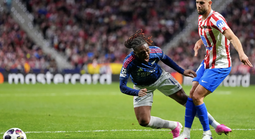 VAR gây tranh cãi, Arsenal bị xử ép trắng trợn trước Atletico Madrid
