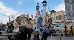 Iran nhận tin cực xấu: Đồng rial thấp kỷ lục, 1,8 triệu rial mới đổi được 1 USD