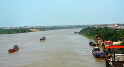 Xây đập trên sông Hồng
