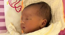 Bé trai kháu khỉnh bị bỏ rơi trong chùa ở TPHCM