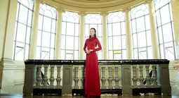 Tô Diệp Hà khoe nhan sắc rạng rỡ trong tà áo dài, hào hứng đón đại lễ 30-4 