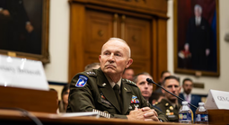 Truyền thông Mỹ: "Bất thường" trong việc bãi nhiệm tướng lĩnh lục quân
