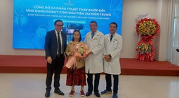 Lần đầu tại miền Trung: Thay khớp gối bằng robot, bệnh nhân tập đi ngay sau mổ