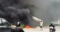 Xử phạt người đốt rác khói đen bao trùm cầu Thăng Long