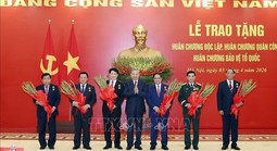 Trao tặng Huân chương cao quý cho lãnh đạo Đảng, Nhà nước và cán bộ cấp cao
