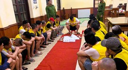 Đột kích nhà người phụ nữ, bắt quả tang 25 người đang chơi xóc đĩa