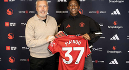 Kobbie Mainoo gia hạn 5 năm với Man United, lương tăng gấp 8 lần