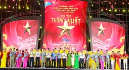 TPHCM: Tự hào, xúc động trước chương trình đặc biệt kỷ niệm 51 năm ngày non sông liền một dải