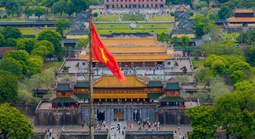 Khách nườm nượp đến quần thể di tích cố đô Huế, lượng vé đạt kỷ lục