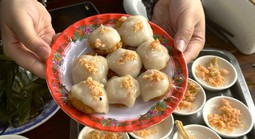 4 món bánh đặc sản tên lạ, giá siêu rẻ, khách ăn chục chiếc chưa chán ở Huế