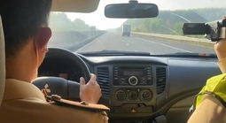 CSGT dùng ô tô nguỵ trang, ghi hình phạt nguội gần 100 xe vi phạm