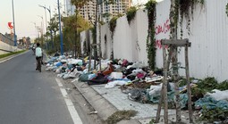 Bãi rác "tra tấn" người đi đường