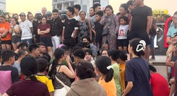 Rủ nhau đi tắm biển, 2 nam sinh bị nước cuốn, 1 em mất tích