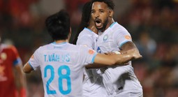 Xuân Son lập công giúp Nam Định thắng đẹp chủ nhà Hà Tĩnh