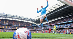 Haaland vượt Messi, Ronaldo, Mbappe ở thống kê "săn" hat-trick